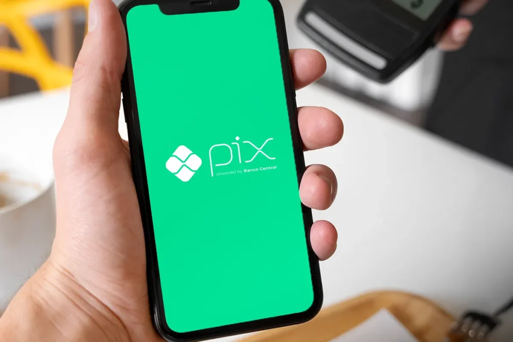 Tela do aplicativo Pix com fundo verde exibindo o logotipo oficial do serviço de pagamento.
